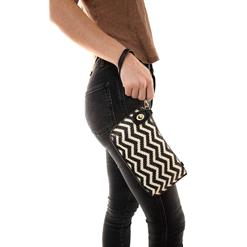 Mini Straw Wristlet- Blk
