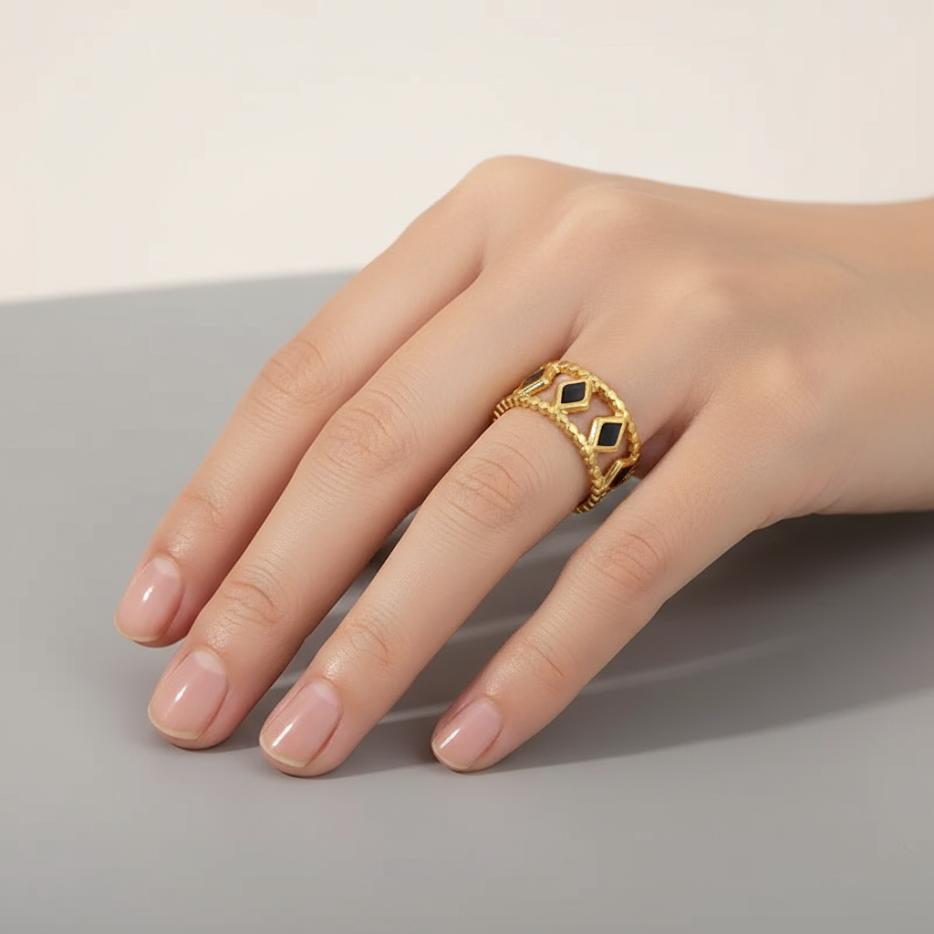 Adjustable Gold Ring with Diamond Shapes - Black