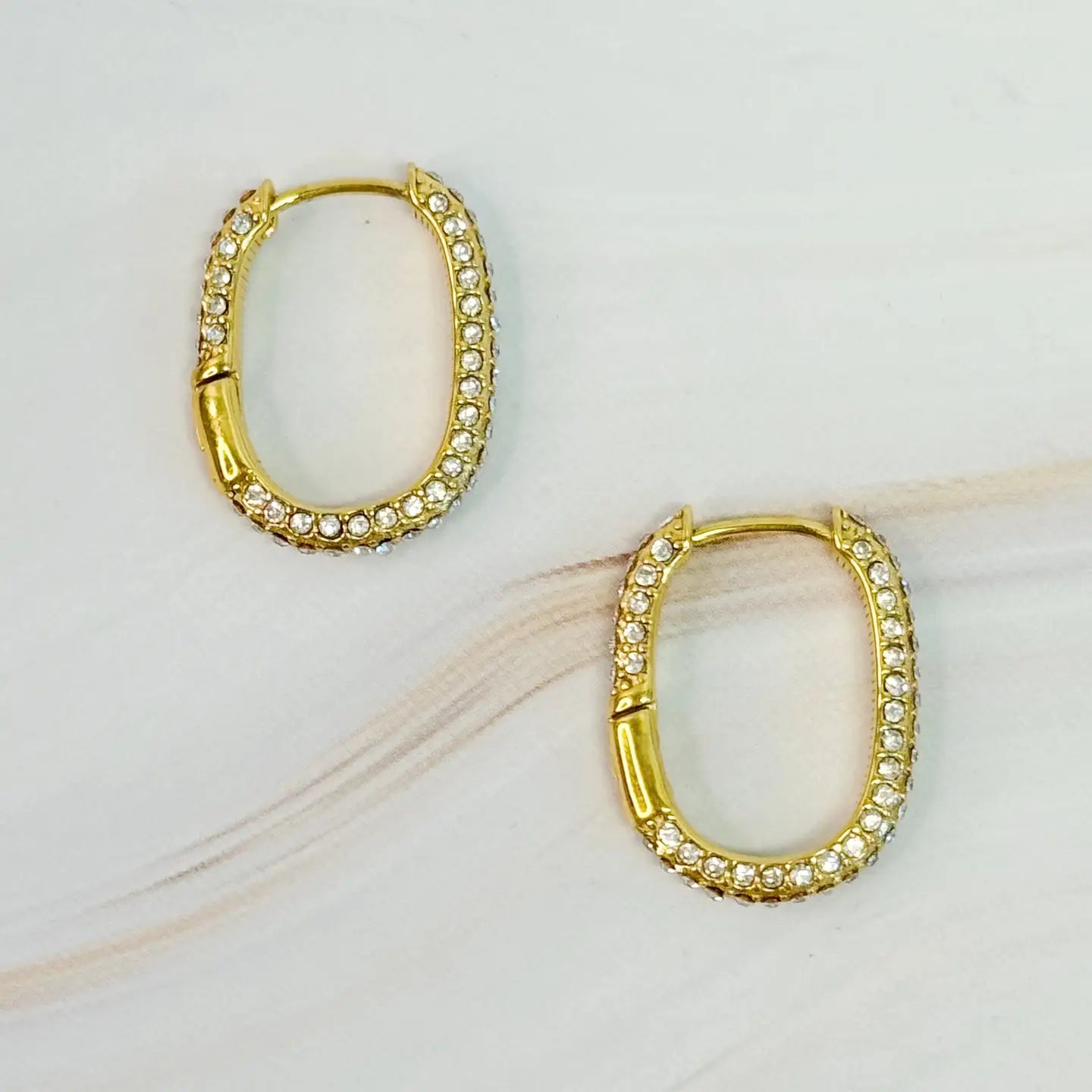 Sophisticate Oval Hoops