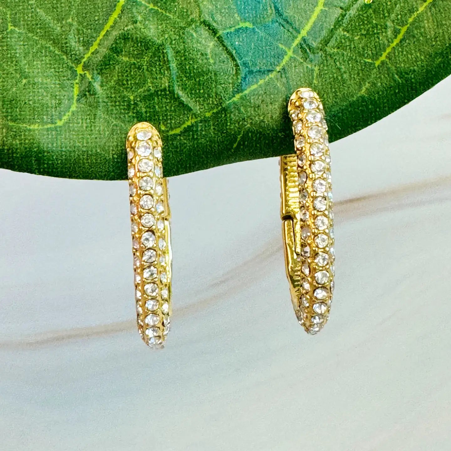 Sophisticate Oval Hoops