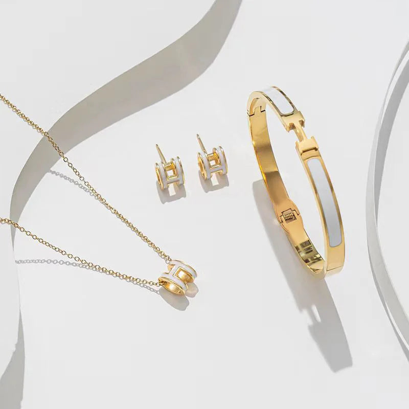 The White H Jewelry Set